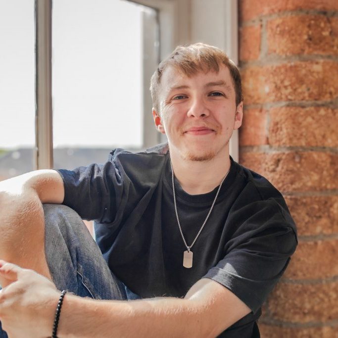 Noah_Grad_Portrait106